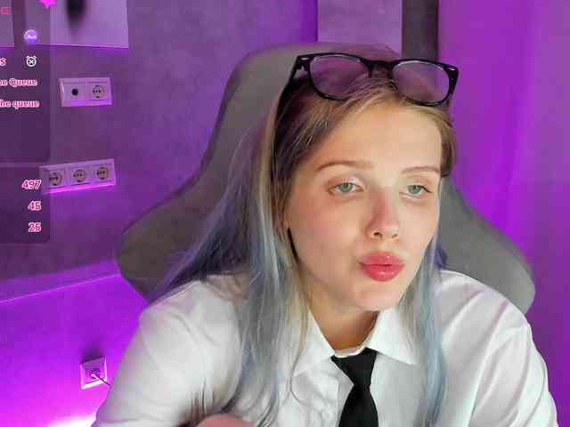 Alisa-Allison webcam