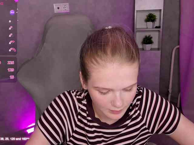 Alisa-Allison webcam