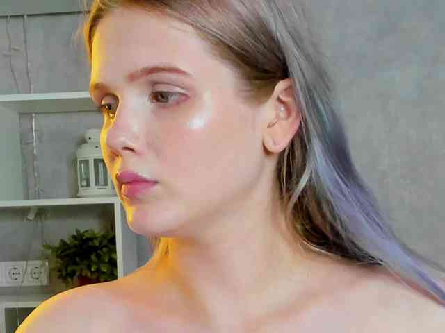 Alisa-Allison webcam