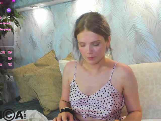 Alisa-Allison webcam