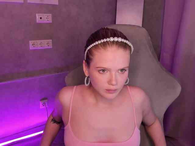 Alisa-Allison webcam