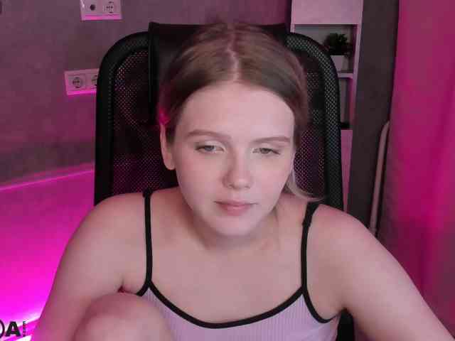 Alisa-Allison webcam
