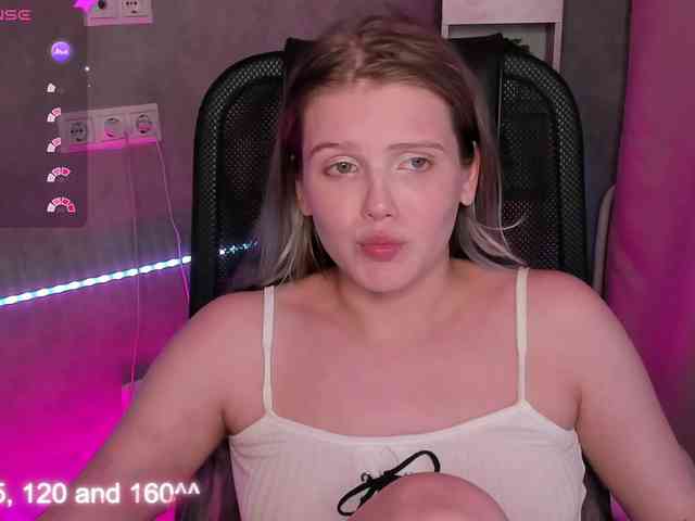 Alisa-Allison webcam
