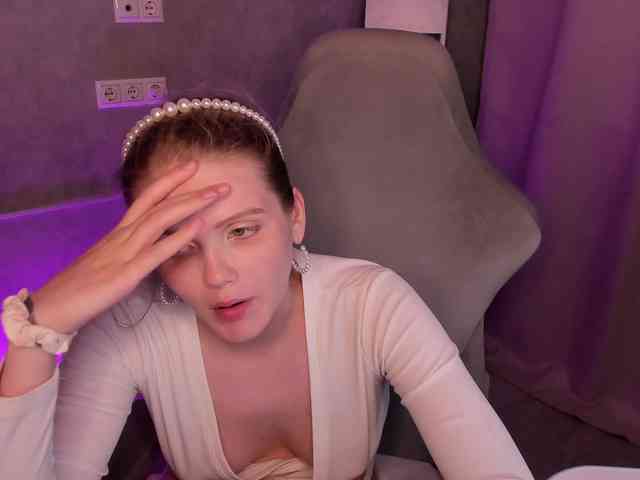 Alisa-Allison webcam