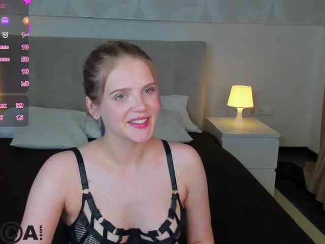 Alisa-Allison webcam