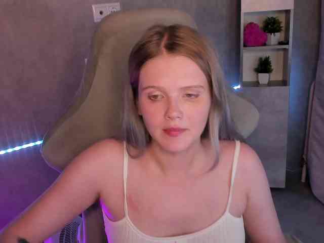 Alisa-Allison webcam