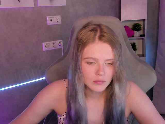 Alisa-Allison webcam
