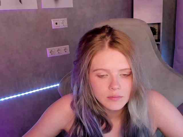 Alisa-Allison webcam