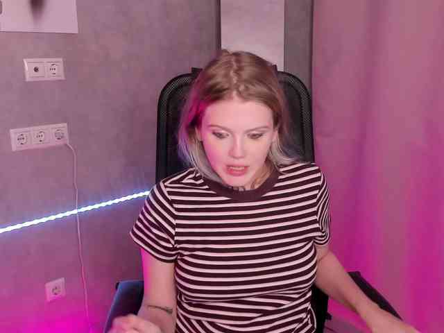 Alisa-Allison webcam