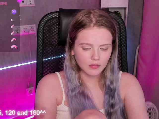 Alisa-Allison webcam