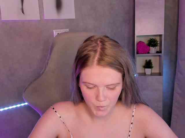 Alisa-Allison webcam