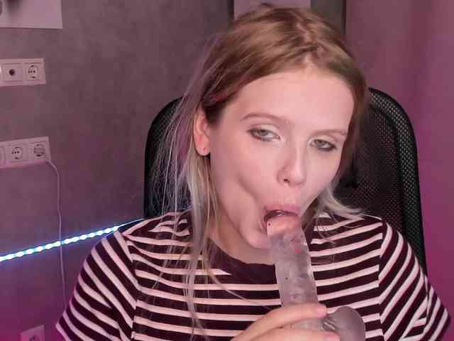 Alisa-Allison webcam