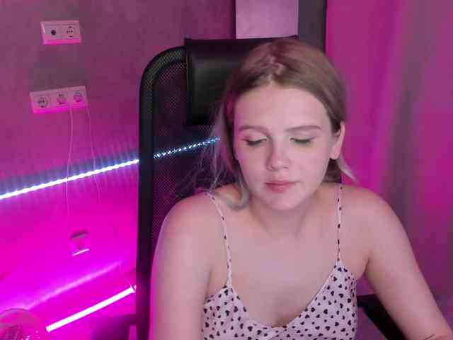 Alisa-Allison webcam