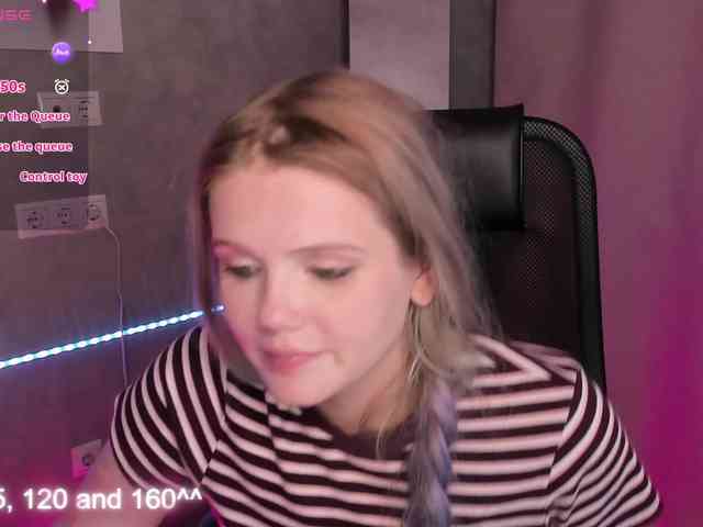 Alisa-Allison webcam