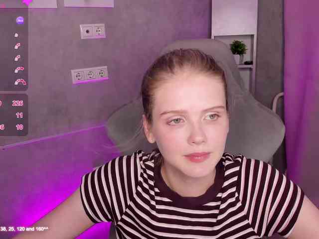 Alisa-Allison webcam