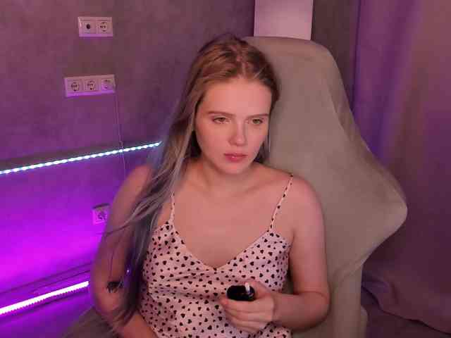 Alisa-Allison webcam
