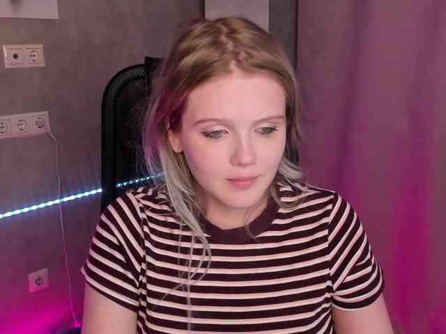 Alisa-Allison webcam