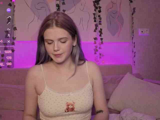 Alisa-Allison webcam