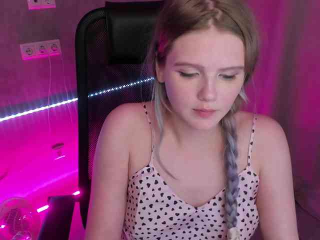 Alisa-Allison webcam