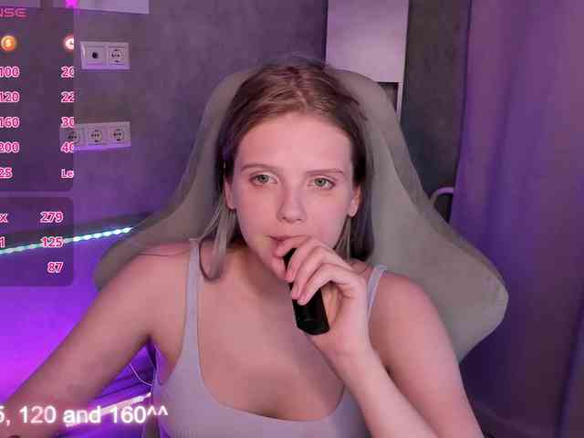 Alisa-Allison webcam