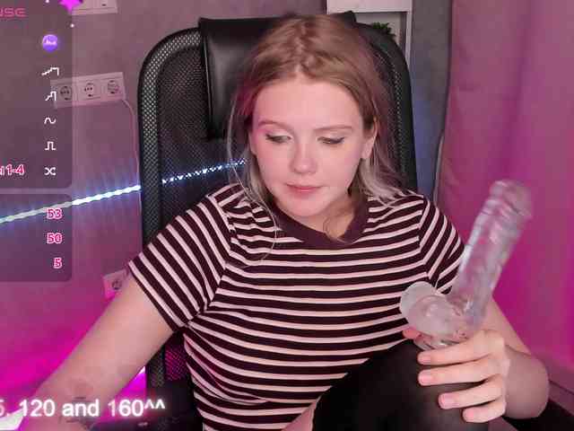Alisa-Allison webcam