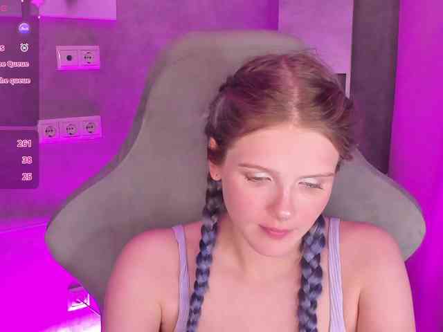 Alisa-Allison webcam