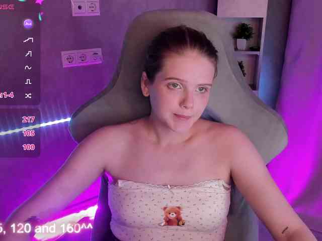 Alisa-Allison webcam