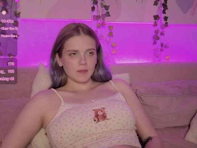 Alisa-Allison webcam