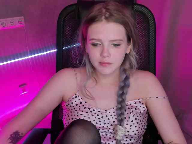 Alisa-Allison webcam