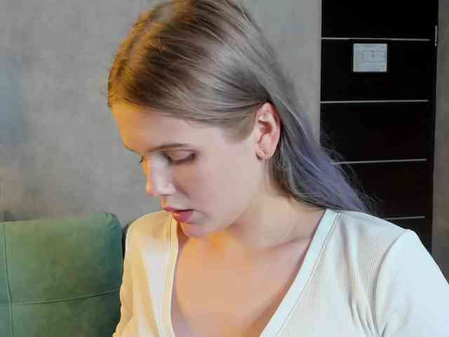 Alisa-Allison webcam