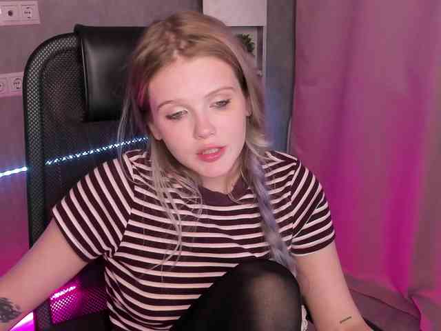 Alisa-Allison webcam