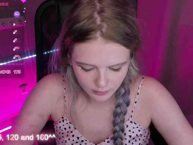 Alisa-Allison webcam