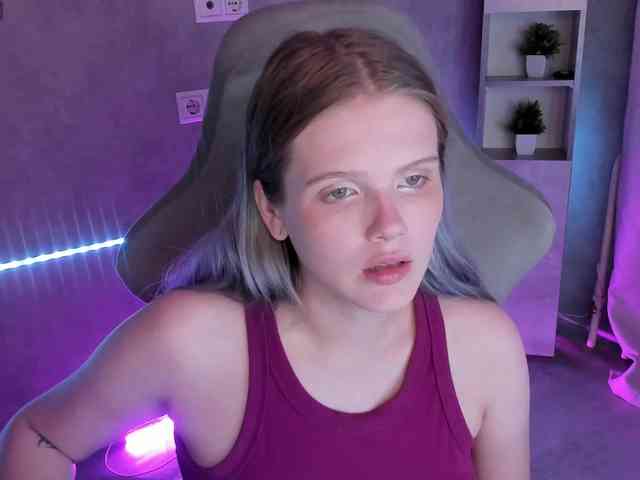 Alisa-Allison webcam
