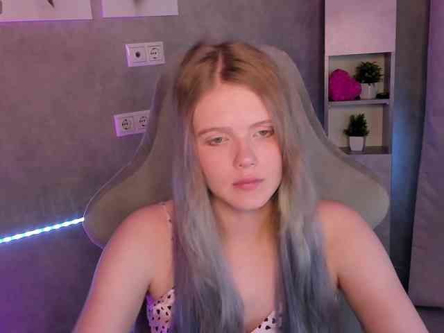 Alisa-Allison webcam