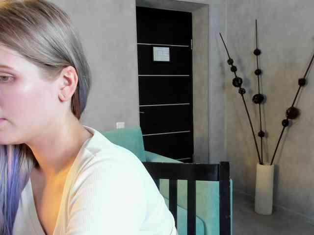 Alisa-Allison webcam