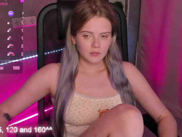 Alisa-Allison webcam