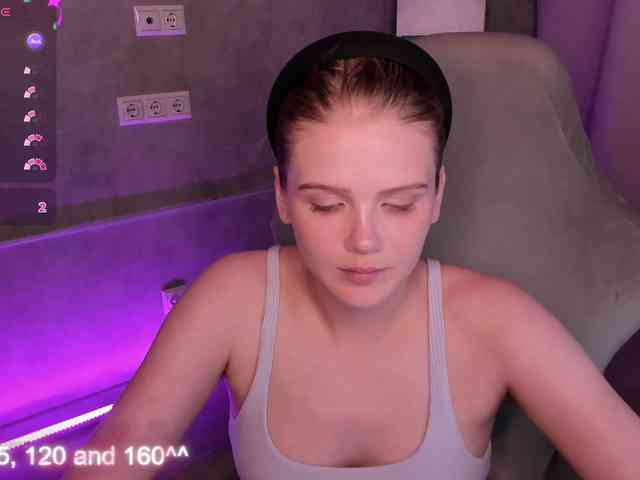 Alisa-Allison webcam