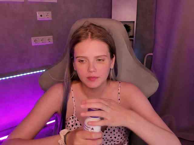 Alisa-Allison webcam