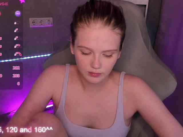 Alisa-Allison webcam