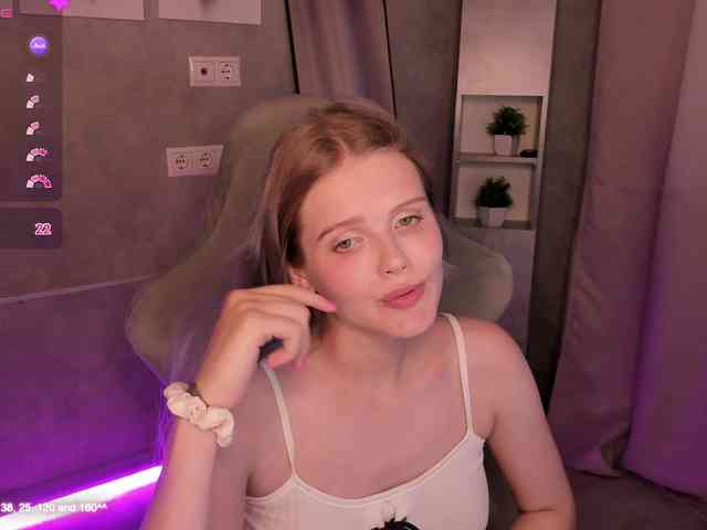 Alisa-Allison webcam
