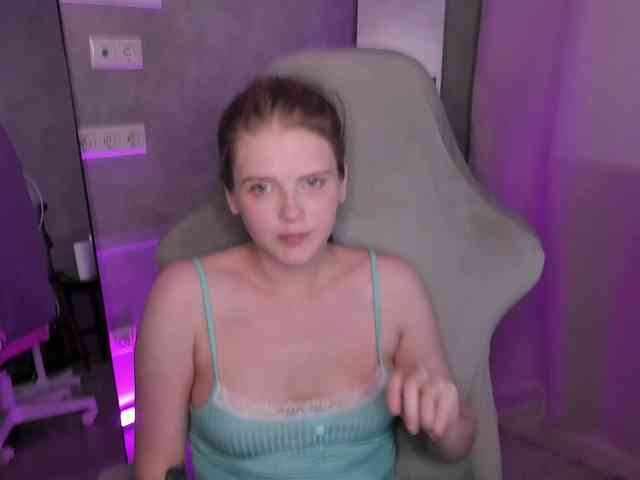 Alisa-Allison webcam