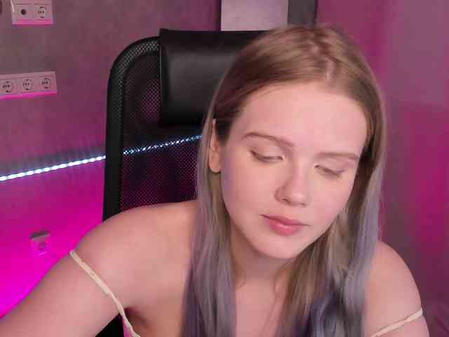 Alisa-Allison webcam