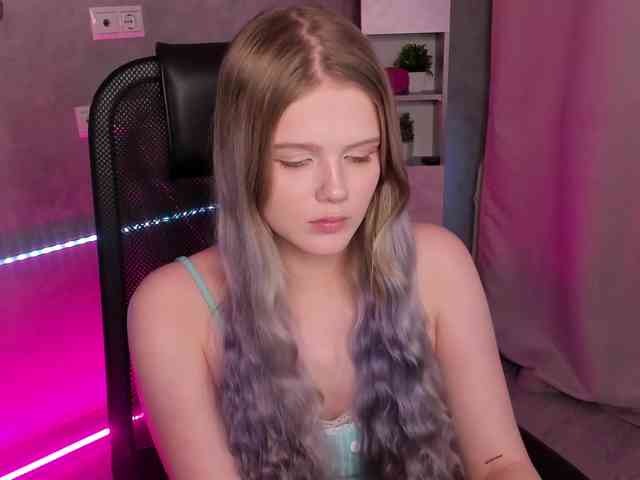Alisa-Allison webcam