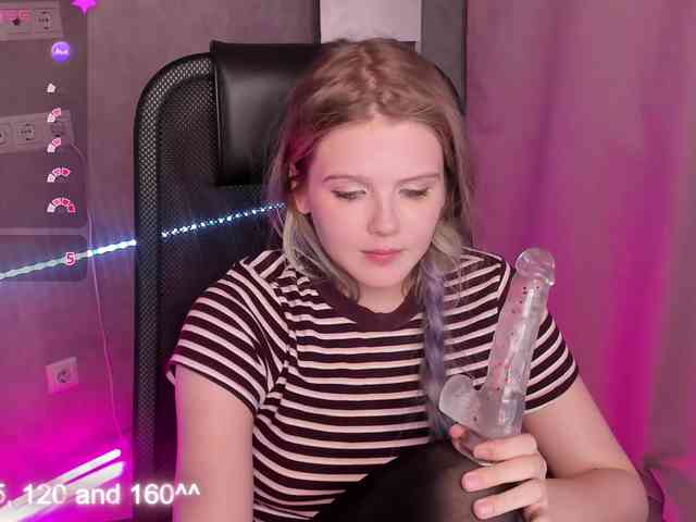 Alisa-Allison webcam