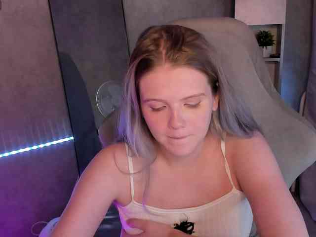 Alisa-Allison webcam