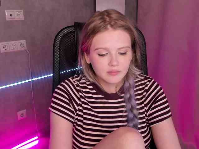 Alisa-Allison webcam