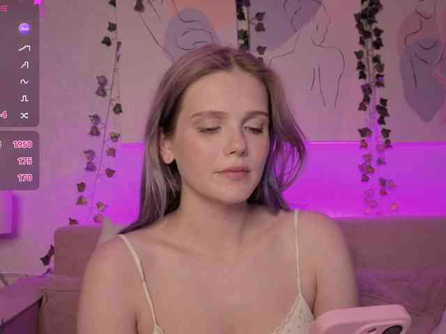 Alisa-Allison webcam