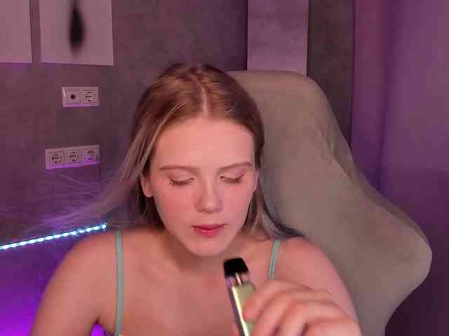 Alisa-Allison webcam