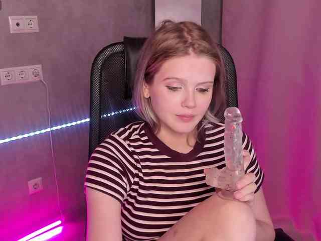 Alisa-Allison webcam