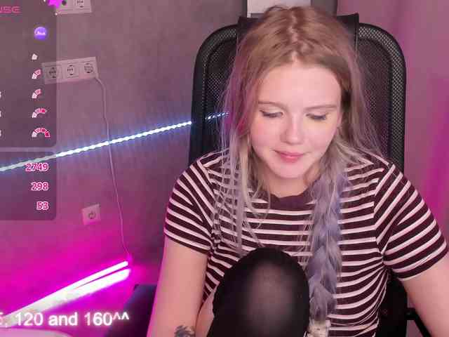 Alisa-Allison webcam